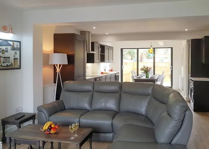 Abbey Field * וויטבי