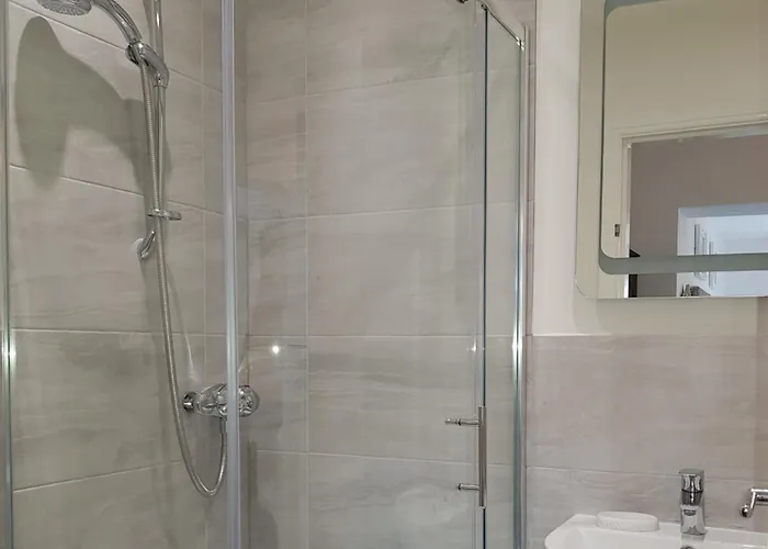 Abbey Field * ウィットビー